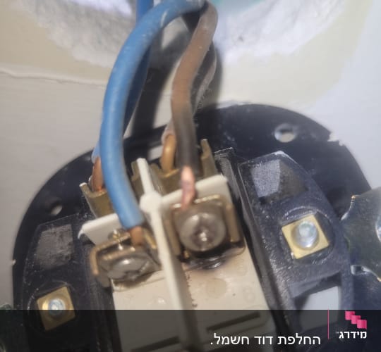 חיבורי חוטי חשמל למתג דוד שמש